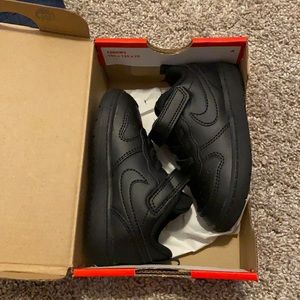 Nike court borough low 2 7C